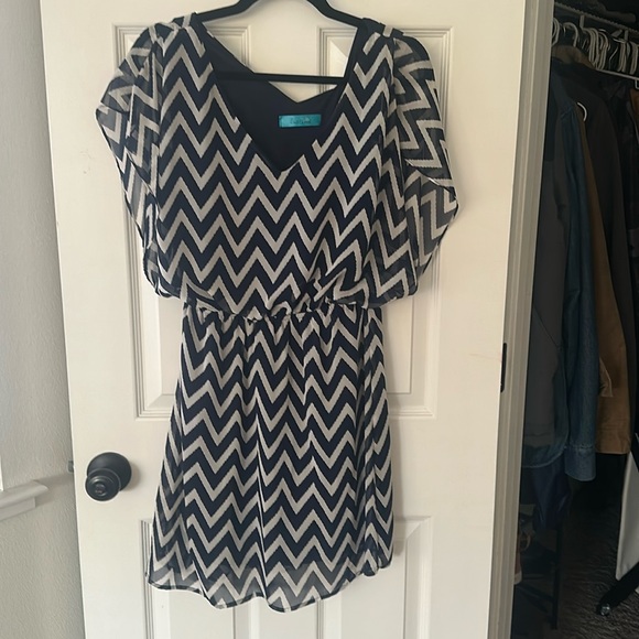 Blue and white dress - Picture 1 of 2